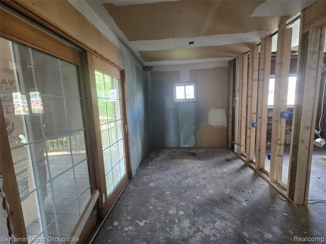 16504 E 10 Mile Road, Eastpointe, MI 48021