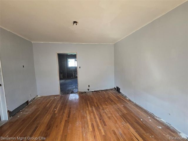 16504 E 10 Mile Road, Eastpointe, MI 48021