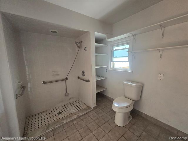 16504 E 10 Mile Road, Eastpointe, MI 48021