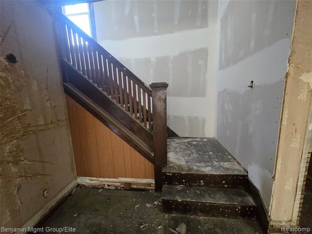 16504 E 10 Mile Road, Eastpointe, MI 48021