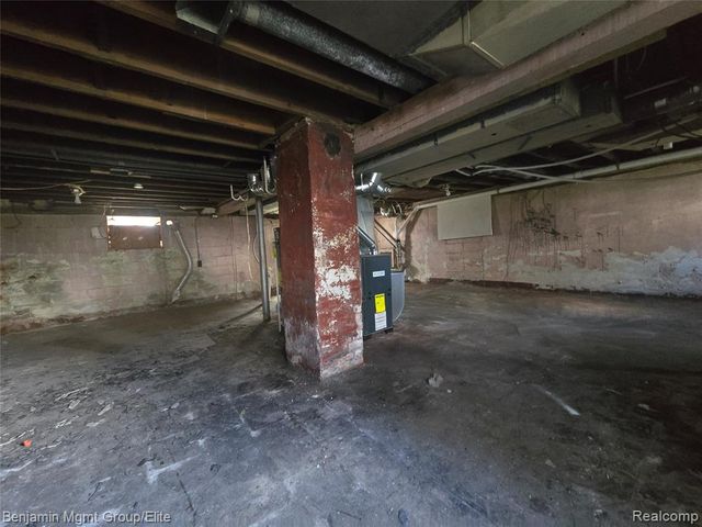 16504 E 10 Mile Road, Eastpointe, MI 48021