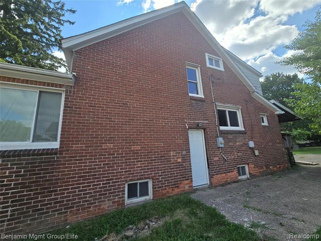 16504 E 10 Mile Road, Eastpointe, MI 48021