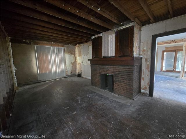 16504 E 10 Mile Road, Eastpointe, MI 48021