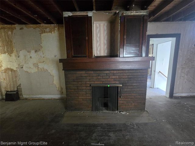 16504 E 10 Mile Road, Eastpointe, MI 48021