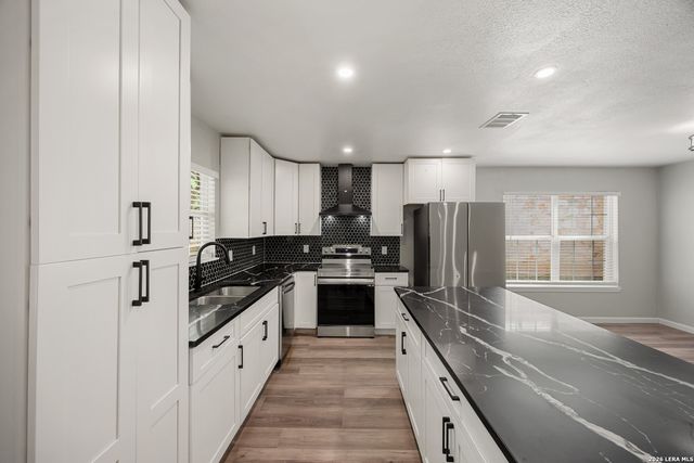 12211 Ecksminster St, San Antonio, TX 78216