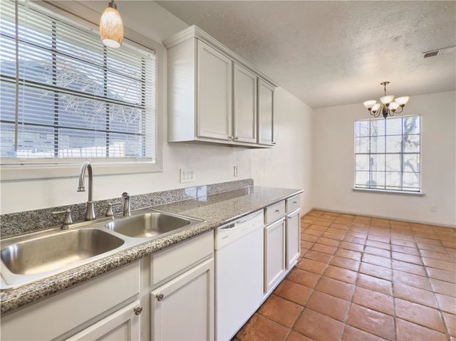 3003 Highwood Lane, Bryan, TX 77803