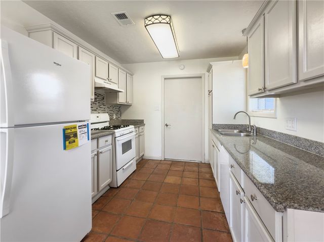 3003 Highwood Lane, Bryan, TX 77803