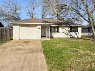 3003 Highwood Lane, Bryan, TX 77803