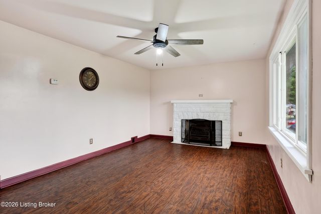 7484 Greenwood Manor Rd, Louisville, KY 40258