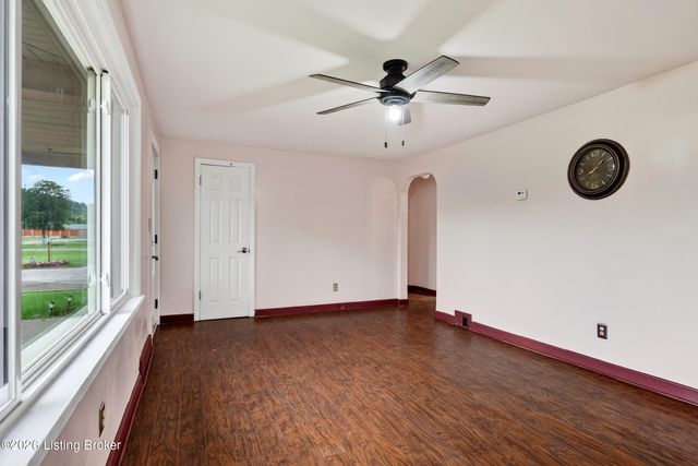 7484 Greenwood Manor Rd, Louisville, KY 40258