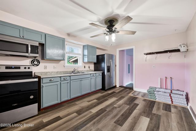 7484 Greenwood Manor Rd, Louisville, KY 40258