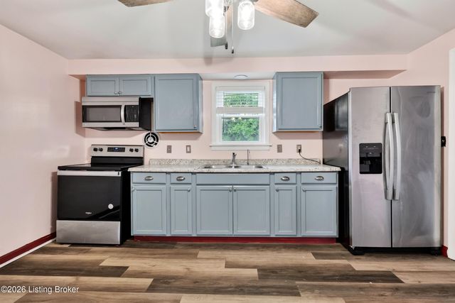 7484 Greenwood Manor Rd, Louisville, KY 40258