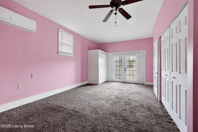 7484 Greenwood Manor Rd, Louisville, KY 40258