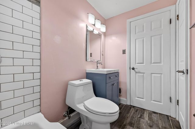 7484 Greenwood Manor Rd, Louisville, KY 40258