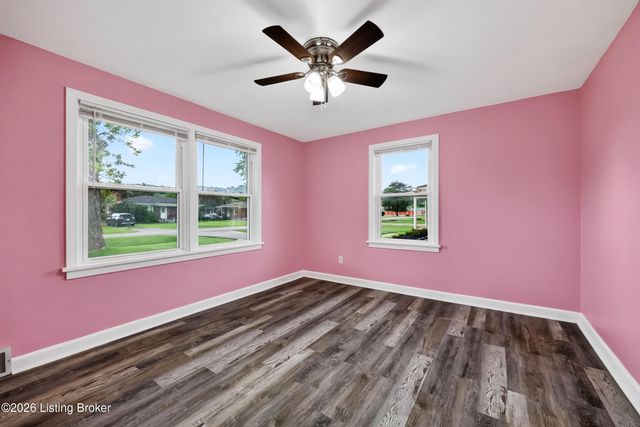 7484 Greenwood Manor Rd, Louisville, KY 40258