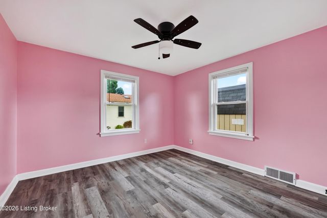 7484 Greenwood Manor Rd, Louisville, KY 40258