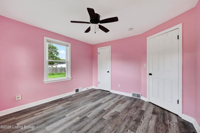 7484 Greenwood Manor Rd, Louisville, KY 40258