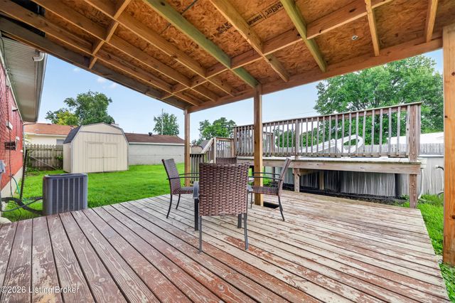 7484 Greenwood Manor Rd, Louisville, KY 40258