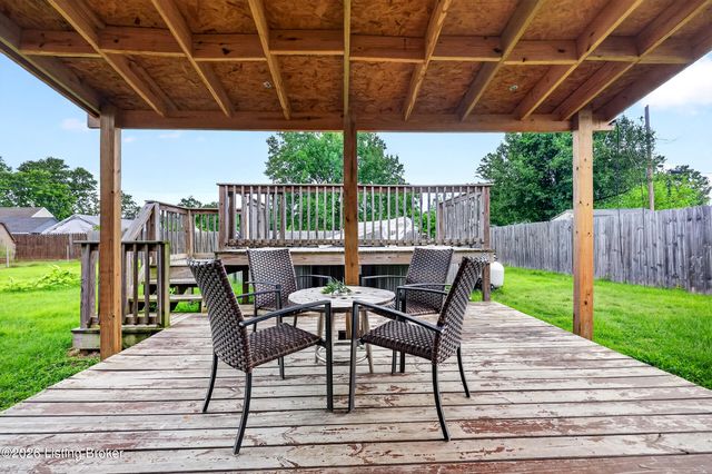 7484 Greenwood Manor Rd, Louisville, KY 40258