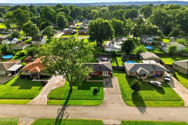 7484 Greenwood Manor Rd, Louisville, KY 40258