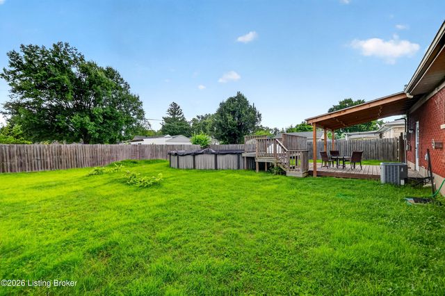 7484 Greenwood Manor Rd, Louisville, KY 40258