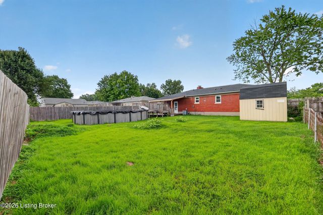 7484 Greenwood Manor Rd, Louisville, KY 40258