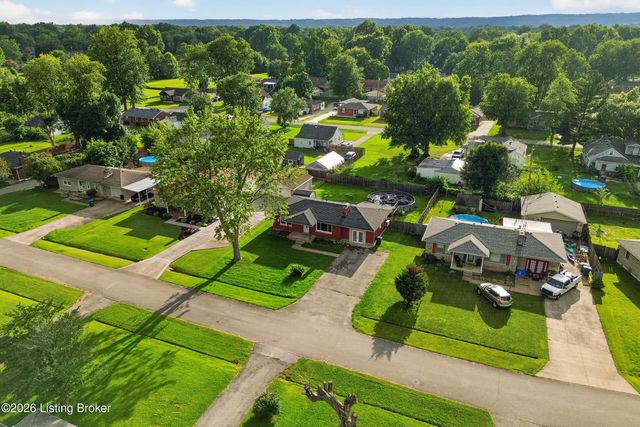 7484 Greenwood Manor Rd, Louisville, KY 40258