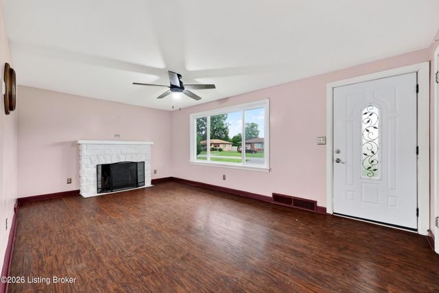 7484 Greenwood Manor Rd, Louisville, KY 40258