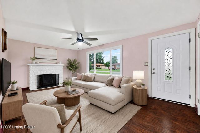7484 Greenwood Manor Rd, Louisville, KY 40258