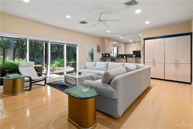 1113 Xanthisma Avenue, Mcallen, TX 78504