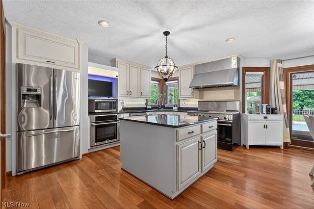 37811 Century Lane, Avon, OH 44011
