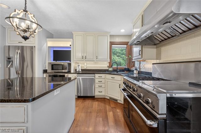 37811 Century Lane, Avon, OH 44011