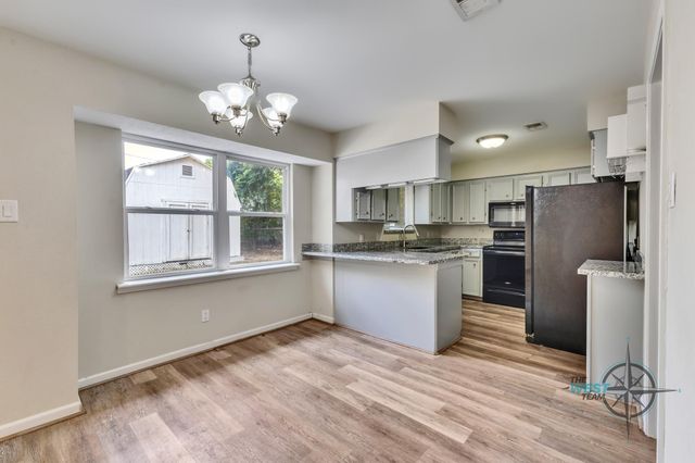 707 Hildred Avenue, Conroe, TX 77303