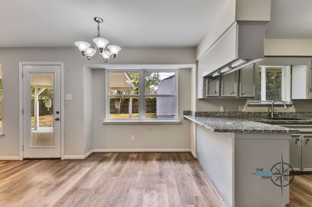 707 Hildred Avenue, Conroe, TX 77303