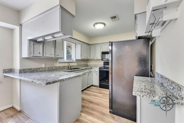 707 Hildred Avenue, Conroe, TX 77303