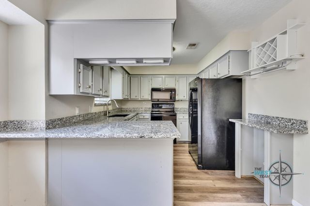 707 Hildred Avenue, Conroe, TX 77303