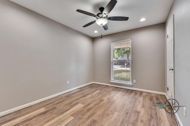 707 Hildred Avenue, Conroe, TX 77303