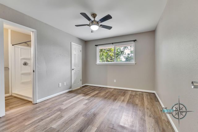 707 Hildred Avenue, Conroe, TX 77303