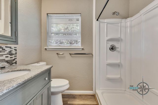 707 Hildred Avenue, Conroe, TX 77303