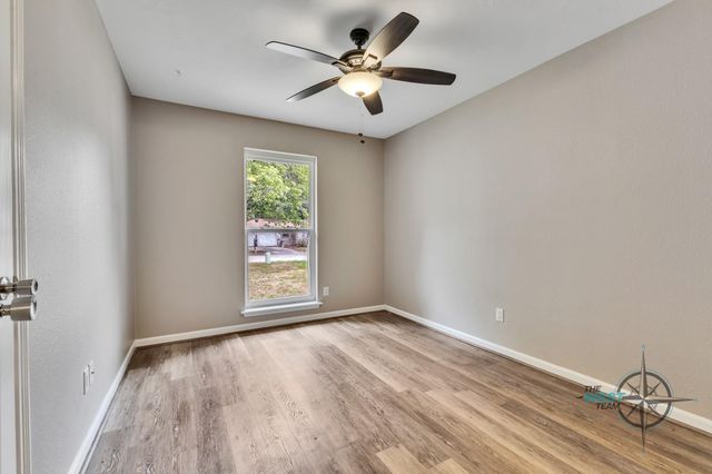 707 Hildred Avenue, Conroe, TX 77303