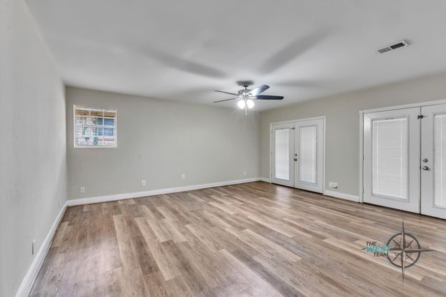 707 Hildred Avenue, Conroe, TX 77303