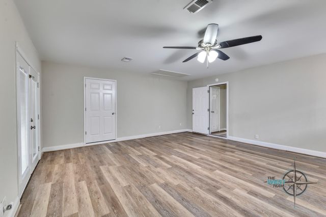 707 Hildred Avenue, Conroe, TX 77303