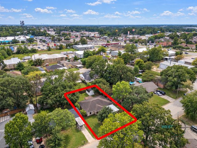 707 Hildred Avenue, Conroe, TX 77303