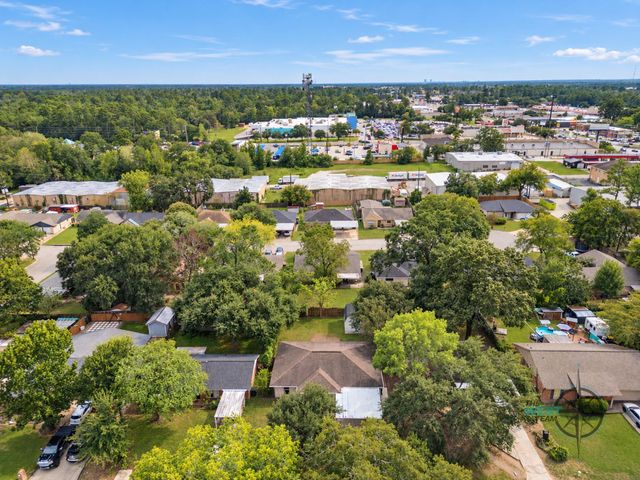 707 Hildred Avenue, Conroe, TX 77303