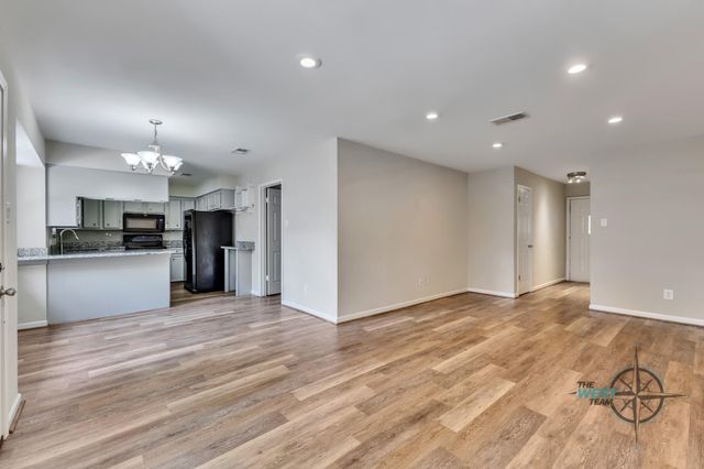 707 Hildred Avenue, Conroe, TX 77303