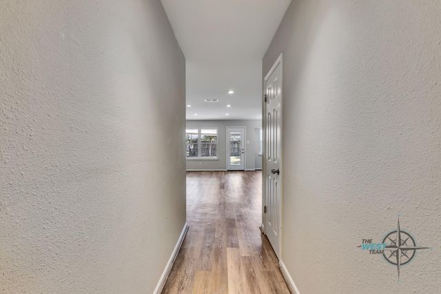 707 Hildred Avenue, Conroe, TX 77303