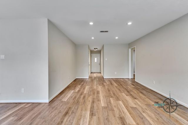 707 Hildred Avenue, Conroe, TX 77303