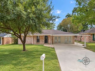 707 Hildred Avenue, Conroe, TX 77303