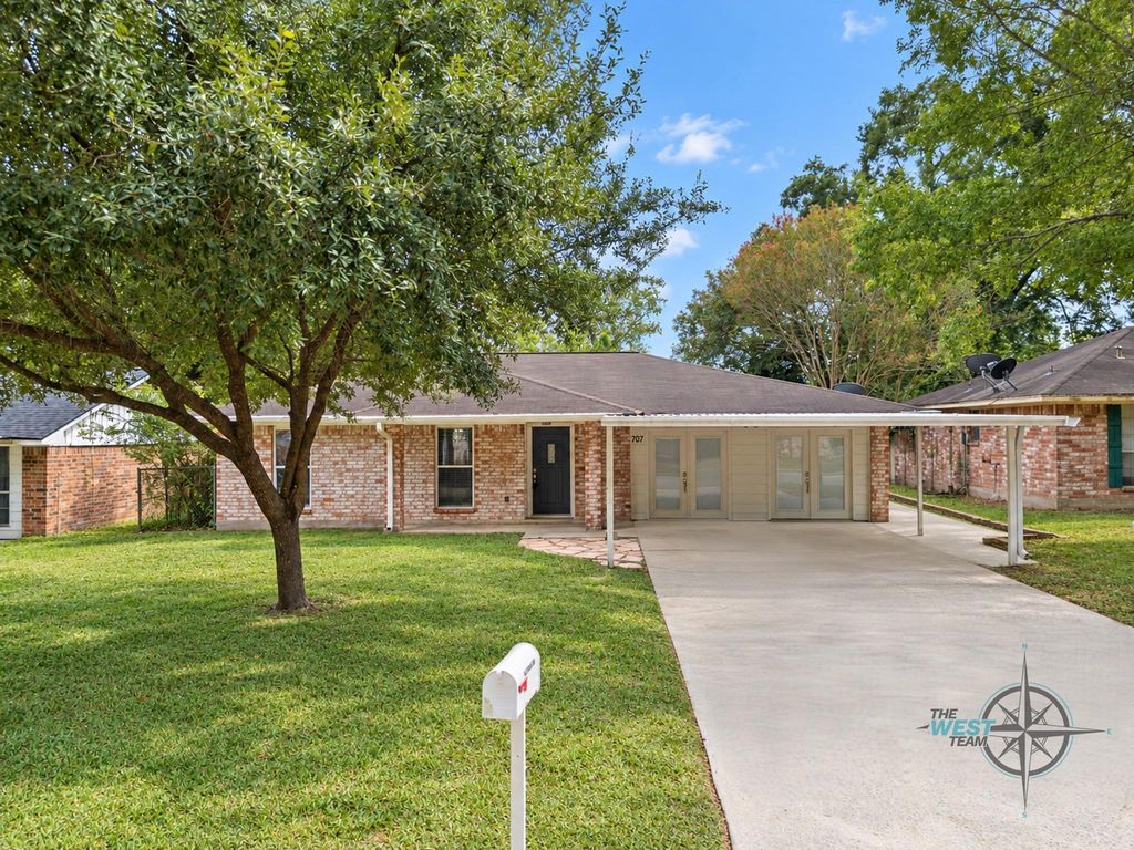 707 Hildred Avenue, Conroe, TX 77303