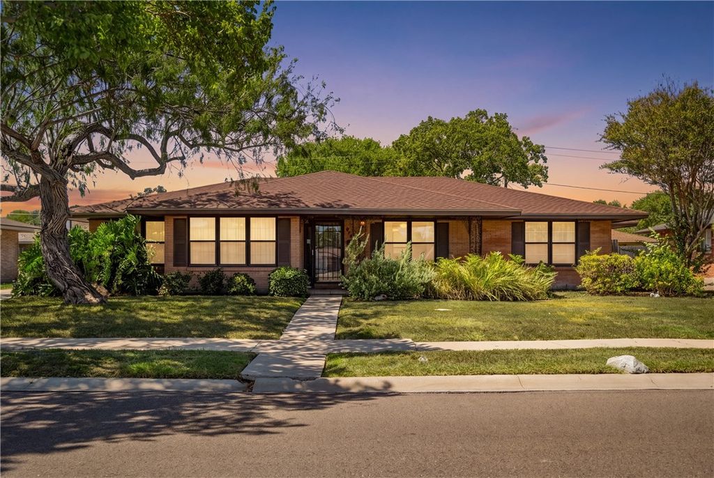 610 Carmel Pkwy, Corpus Christi, TX 78411 — exterior